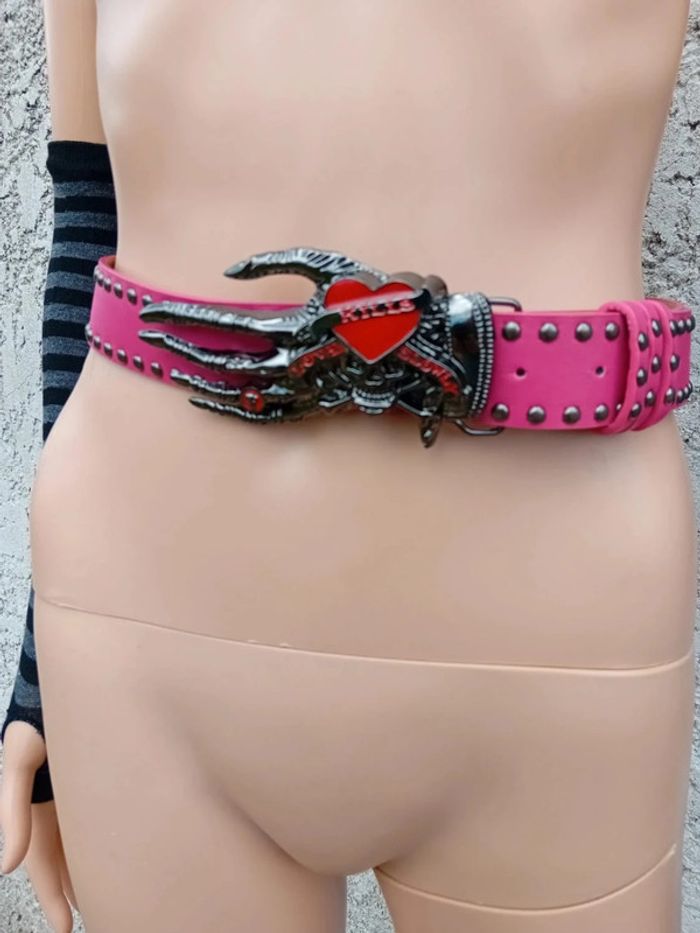 Ceinture Punk Fushia – L’amour tue, mais le style ressuscite - photo numéro 4