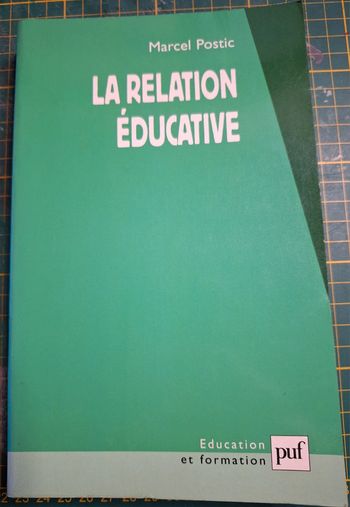 Livre "la relation éducative" en très bon état