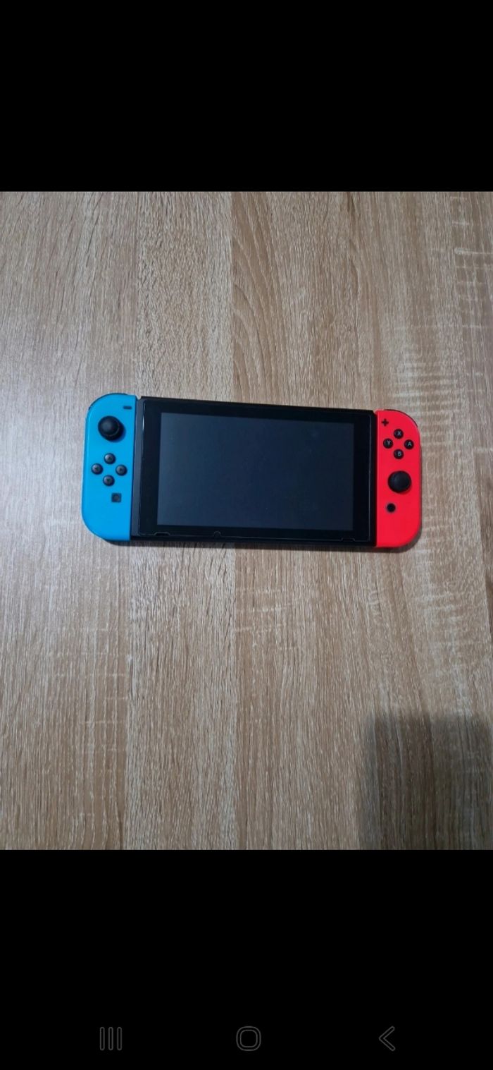 Console Nintendo Switch - photo numéro 2