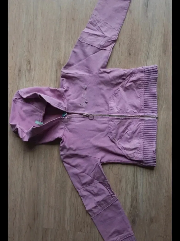 gilet zippé à capuche lilas avec breloques étoiles avec poches ooxoo 6ans