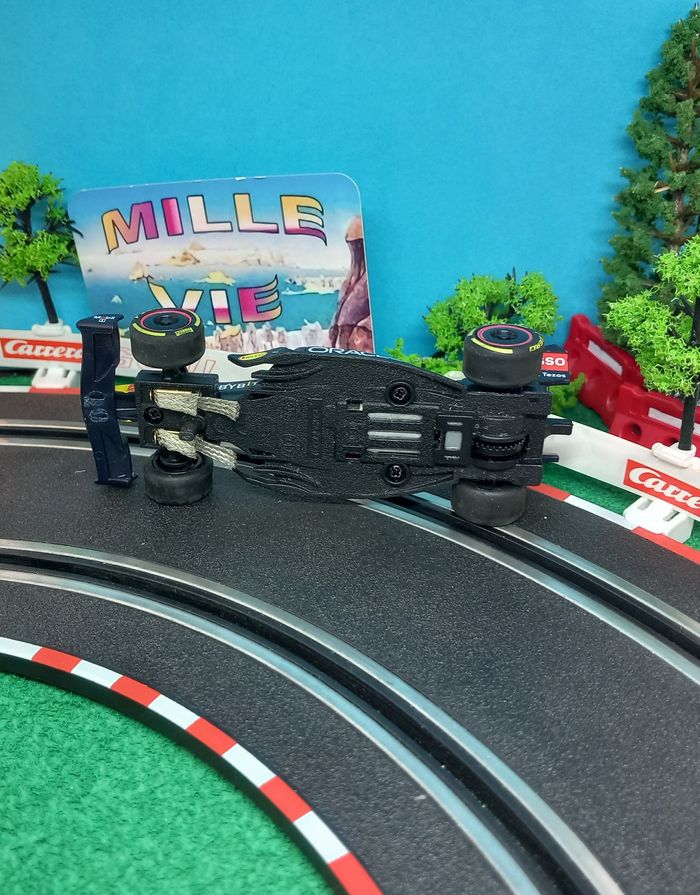 Voiture pour circuit Carrera GO Red Bull RB18 "Verstappen, No.1" - photo numéro 3