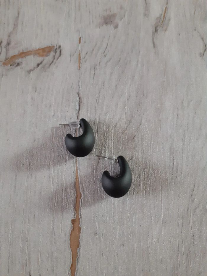 Boucles d'oreilles gouttes d'eau noires