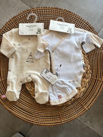 Ensemble, pyjama, body et bonnet taille naissance Sauthon