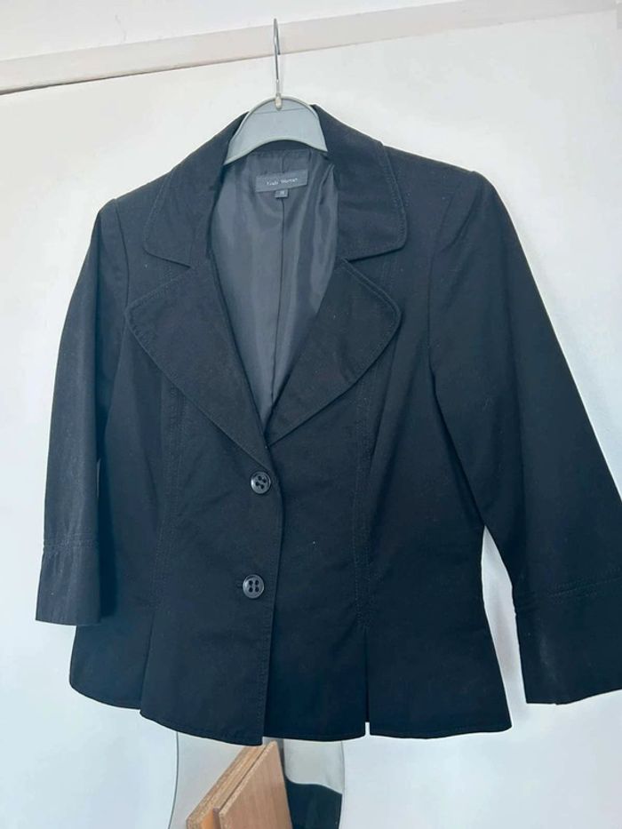 Veste  noire courte avec plis T38