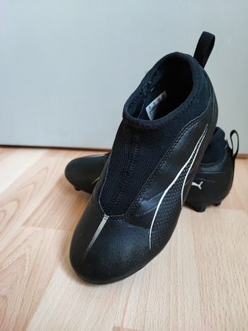 Chaussures de football moulées enfant ULTRA 5 MATCH+ Noir en Pointure 32
