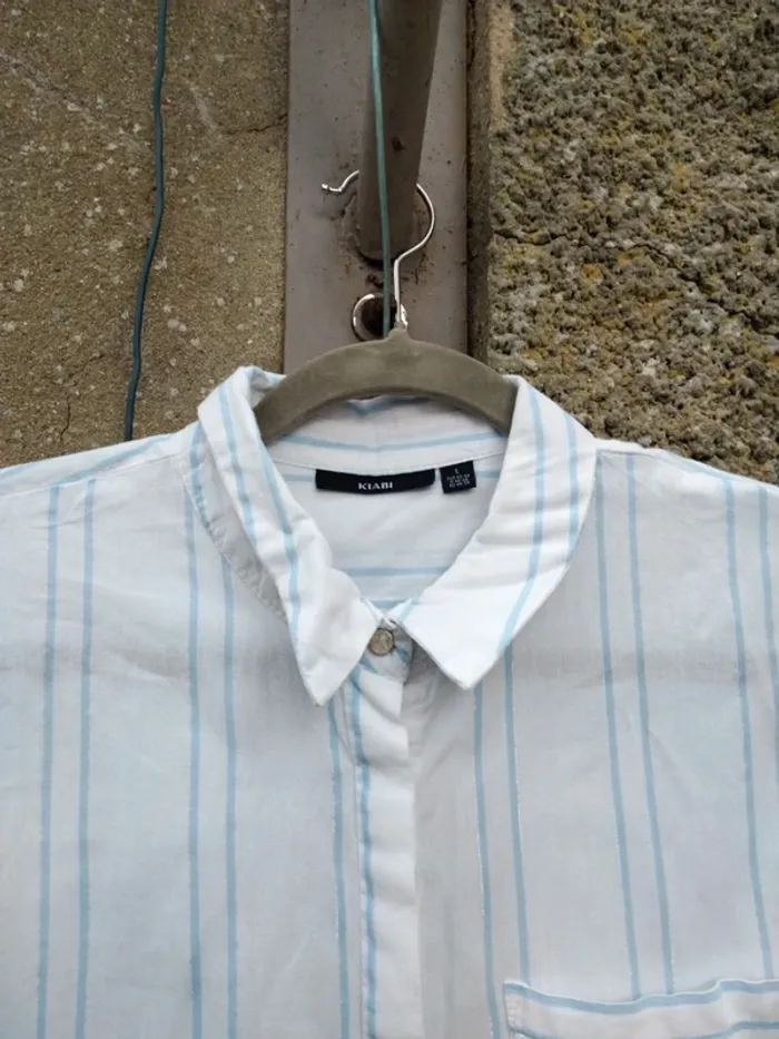 Chemise blanche a liseré bleue/argenté Kiabi taille 40 - photo numéro 8