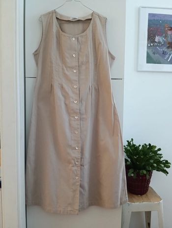 Robe beige boutonnée en coton taille 44