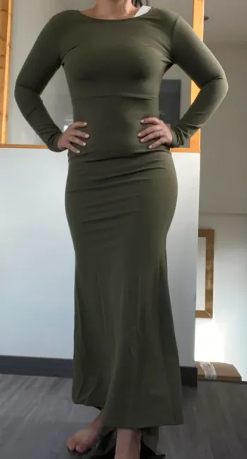 Longue robe kaki dos nu sexy