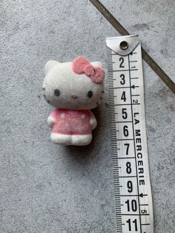 Figurine hello kitty tout douce mini