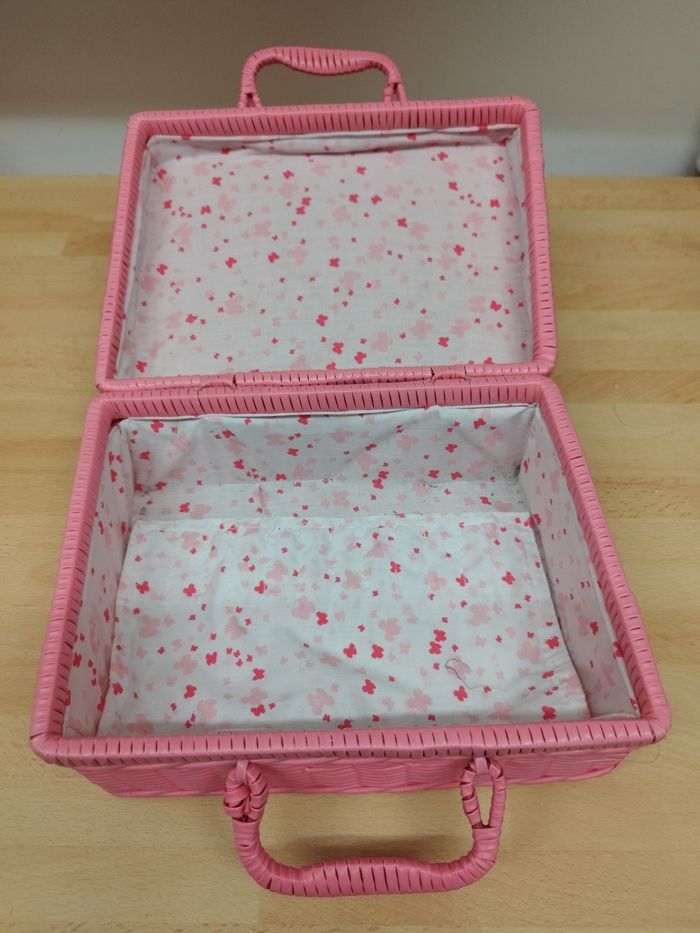 Malette rose en scoubidou
Dimension 25 cm x 18 cm x x 12,5 cm - photo numéro 2