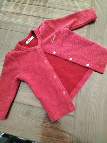 Gilet rouge pâle 6 mois