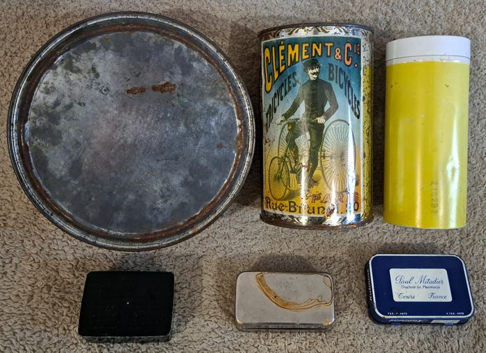 🧰 Lot d'anciennes boites en métal et plastique - photo numéro 2