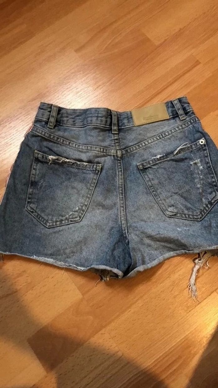 short jean stradivarius taille 34 v3 - photo numéro 3