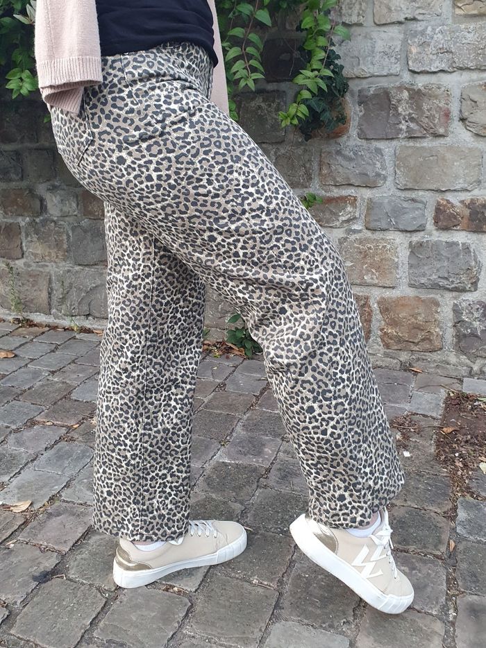 Jean large motif Léopard petit cœur doré Taille 42 - photo numéro 2