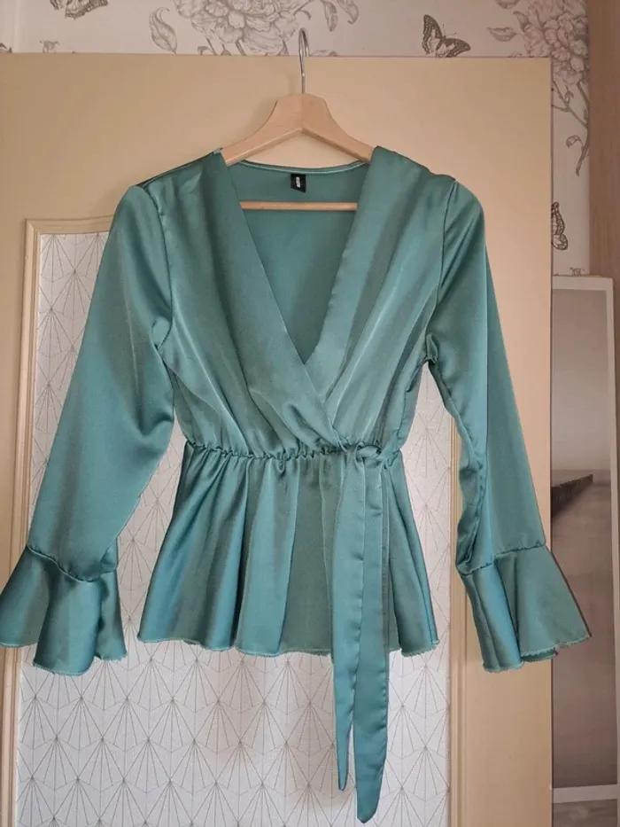 Chemise femme vert d'eau comme neuve 5eme saison New collection 36 à 40 tbe - photo numéro 3