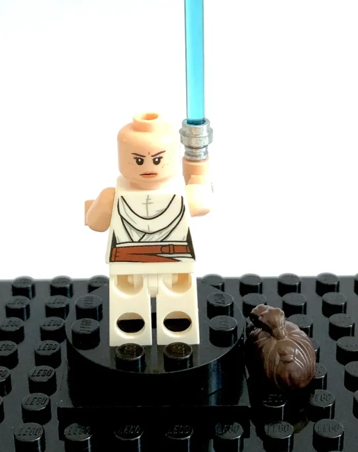 LEGO Star Wars episode 9 - Rey, white tied robe - photo numéro 5