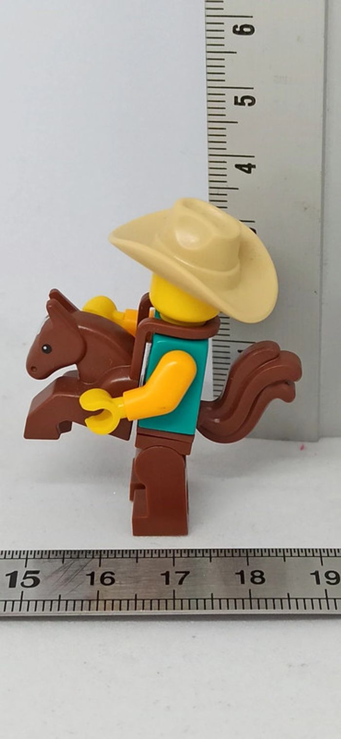 Homme cowboy avec cheval intégré lego - photo numéro 3