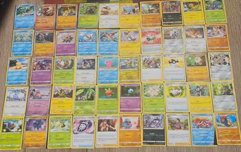 Lot de 50 cartes pokémon 
