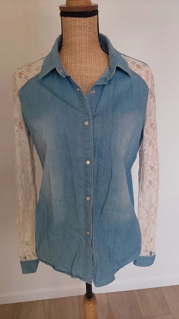 Chemise en jeans et dentelle