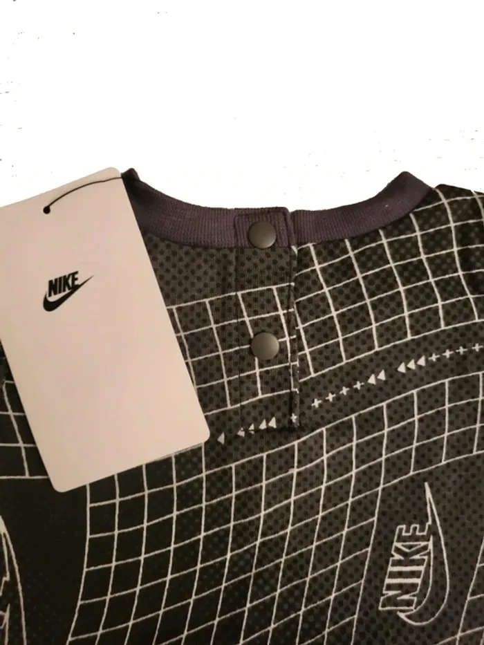 Combi court Nike Neuf taille 50 56cm gris - photo numéro 5