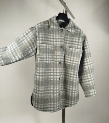 Sur chemise - veste en laine Uniqlo Chemise à carreaux grise A830