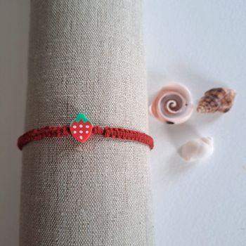 (Réduction) Bracelet avec perles rouges-fraise