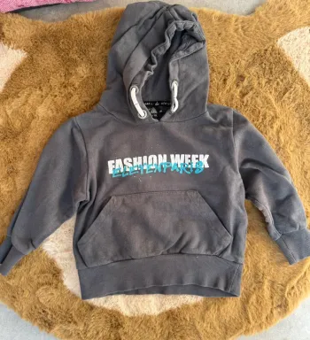 Pull eleven paris 4 ans très bon état