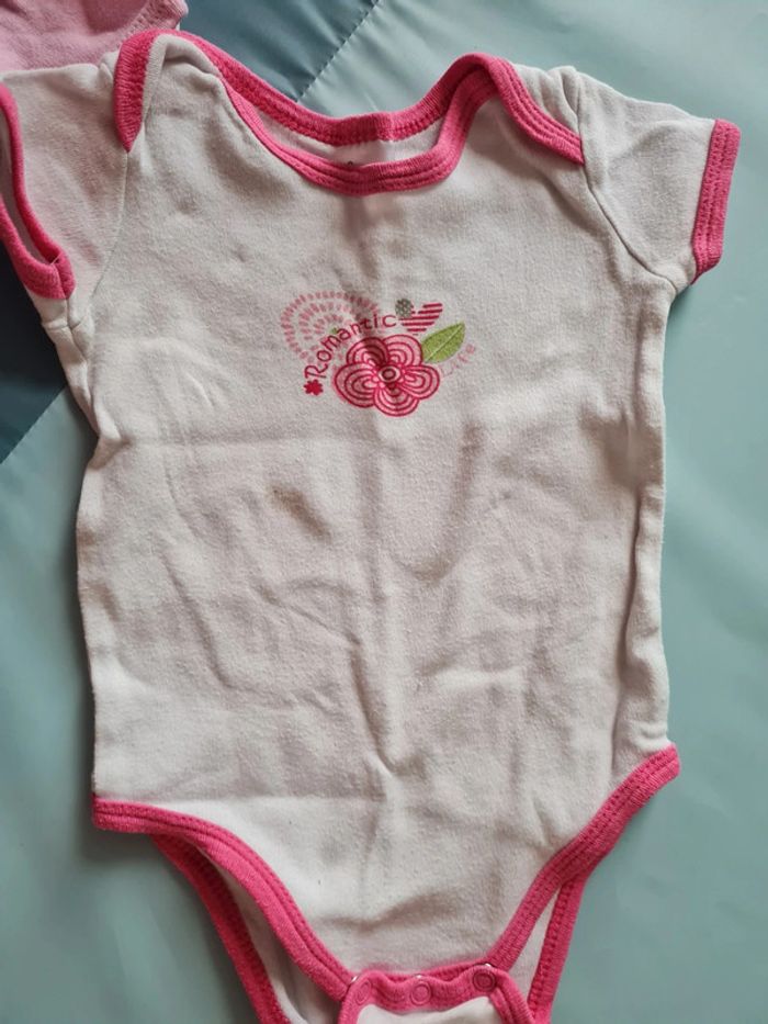 Lot bodies MC 9 mois - photo numéro 5