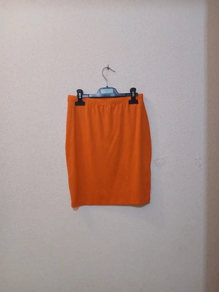 Jupe courte orange  élastique " shein" taille s