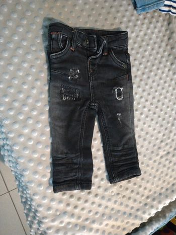 2 jeans (1 lulu castagnette et l'autre orchestra),3 mois