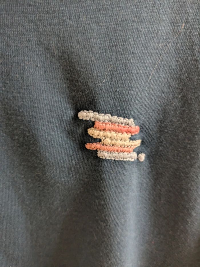 T-shirt bleu broderie drapeau trans - photo numéro 2