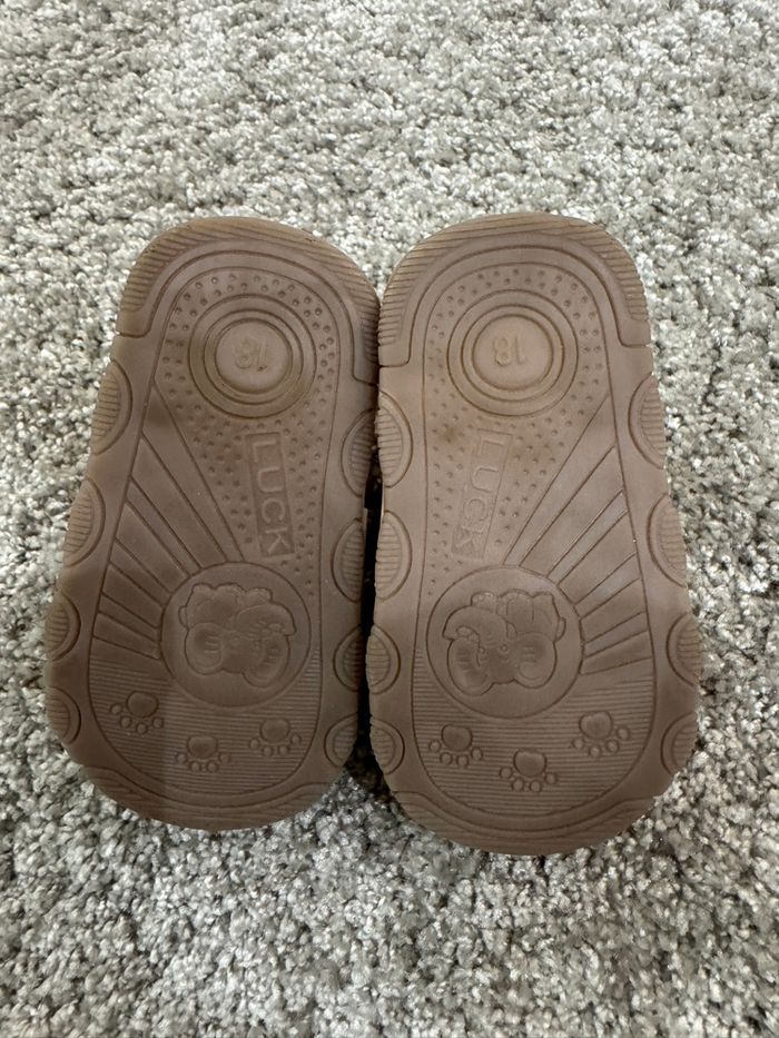 Paire de sandales qui fait pouet-pouet pour bébé - photo numéro 3