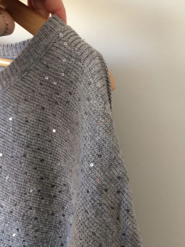 • Pull gris pailletté épaules dénudées • - photo numéro 19