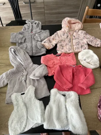 Lot de vestes gilets manteau bébé fille 3 mois
