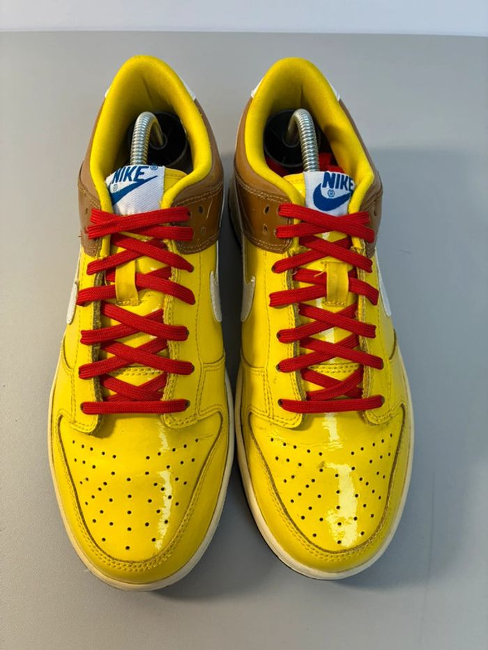 Baskets Nike Dunk low spongebob jaune marron pointure 39 très bon état - photo numéro 4