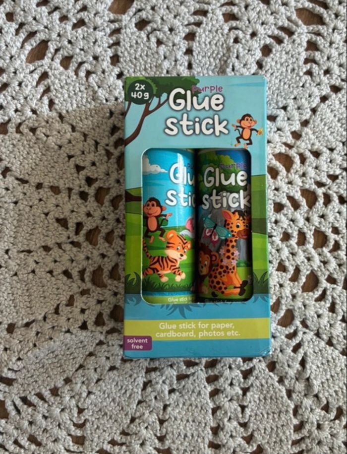 Lot de 2 tube de colle - neuf avec étiquette