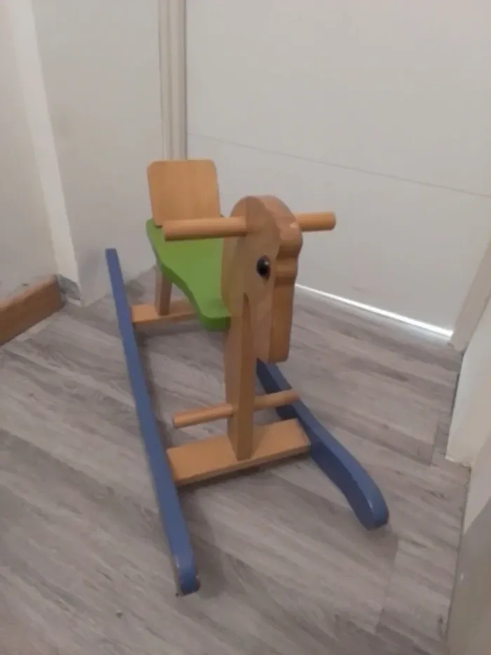 Cheval à bascule en bois - photo numéro 2