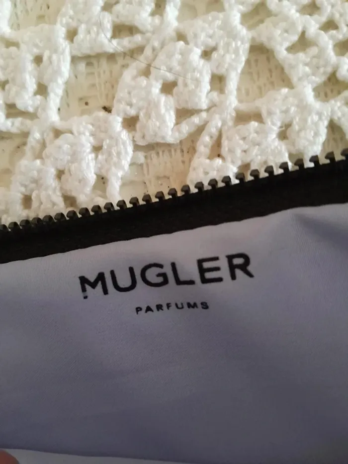 Trousse de Maquillage ou de toilette, noire, Marque Mugler - photo numéro 3