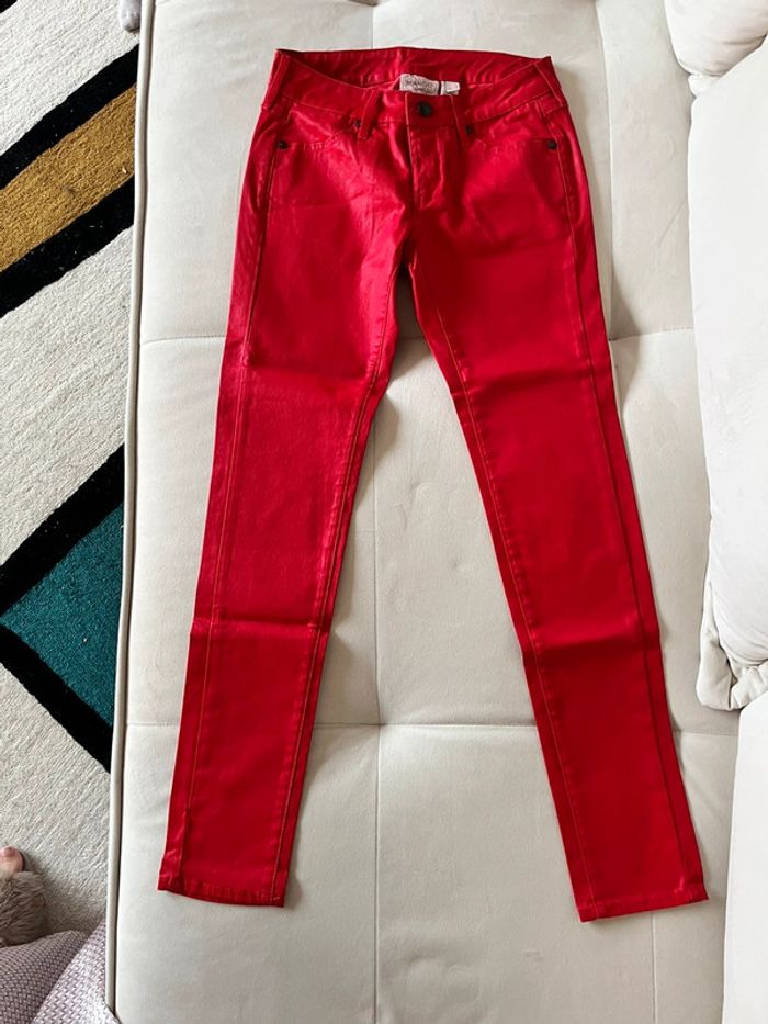 Pantalon rouge Mango