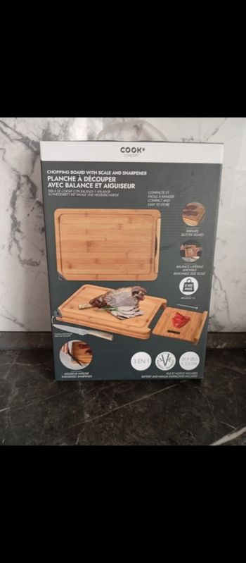 Planche à découper avec balance+aiguiseur