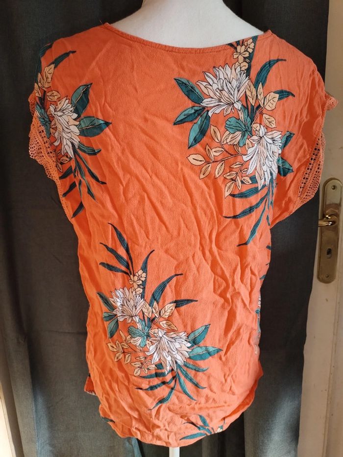 haut fleuri , corail - sans manche taille 44 - photo numéro 4