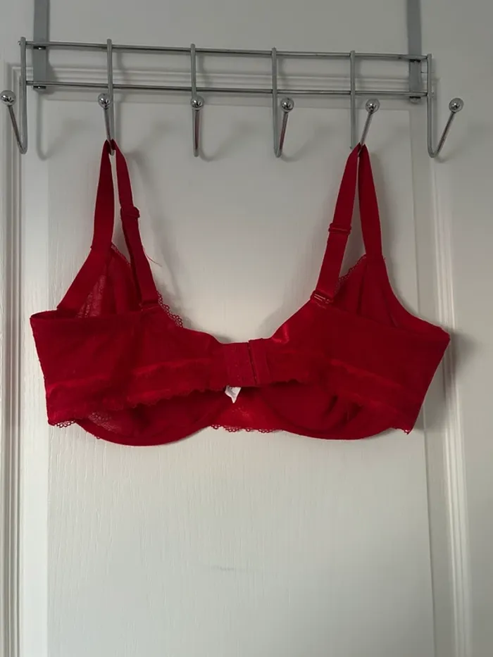 Soutient gorge rouge - photo numéro 3