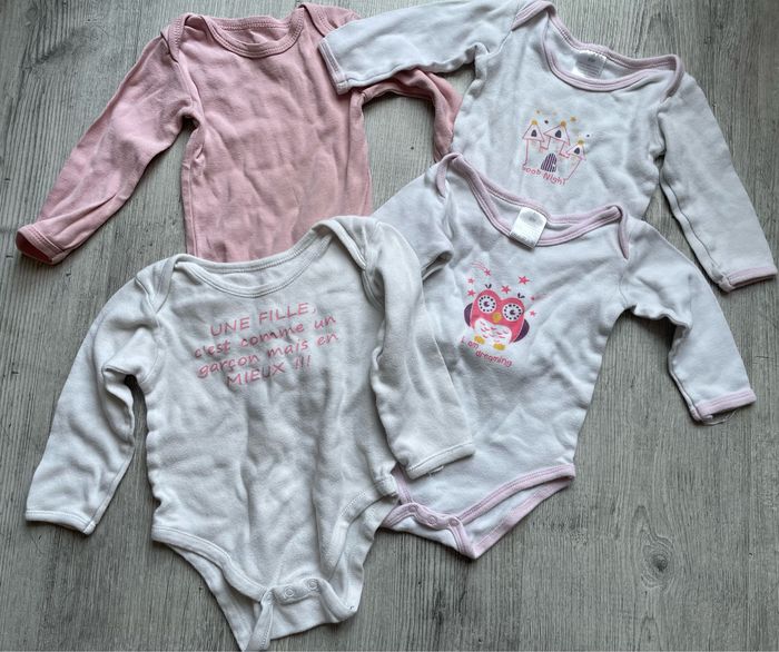 Lot 4 bodys 9 mois