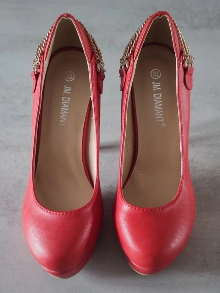 Chaussures à talon rouge chaînette taille 37