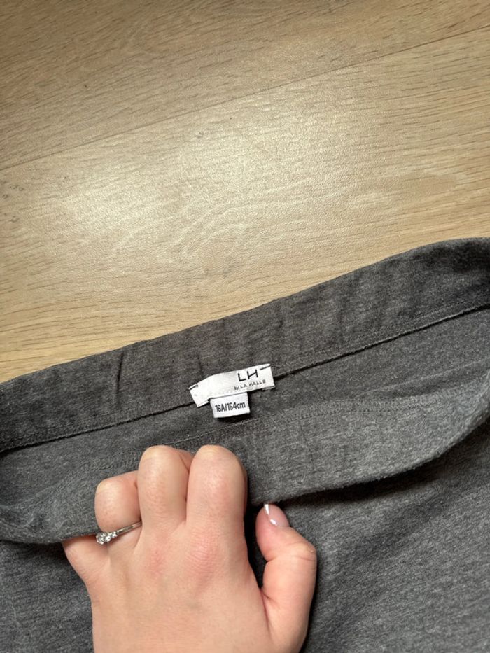 Jupe grise - photo numéro 2