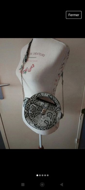 Jolie sac à main rond style croco