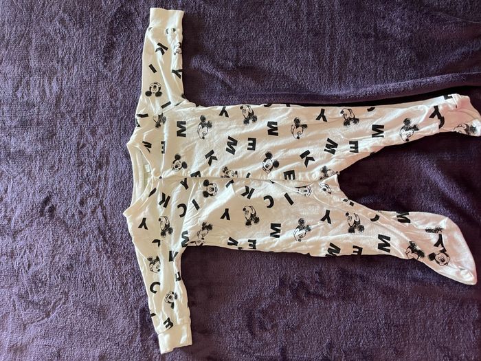 Lot de 4 pyjamas bébé taille 6 et 9 mois diverses marques - photo numéro 10
