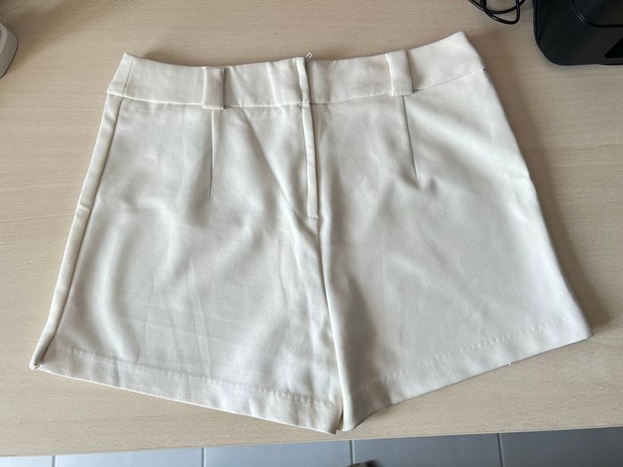 Short taille haute écru H&M taille 40 - photo numéro 2