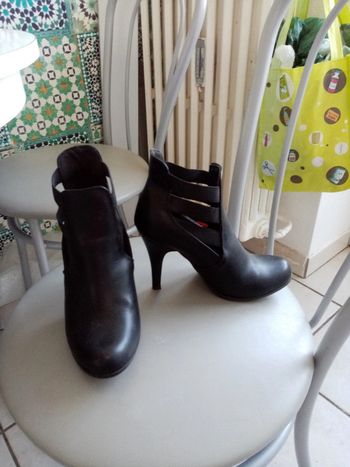 Bottines noires ajourées