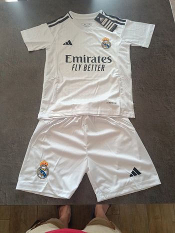 Tenue foot Real Madrid blanc. T.20